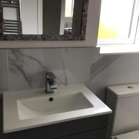 Luxurious 3 Bedroom House Now With Full Fibre Internet Shangri La In Village Of Alfrick With Driveway Parking For 3 Cars In An Area Of Outstanding Natural Beauty, Superb Walking,Close To Worcester, Malvern Showground, Theatre, Malvern Hills, Dogs Wel Exterior photo