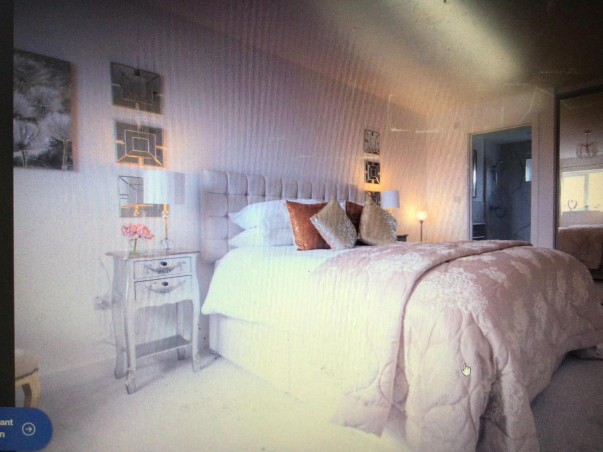 Luxurious 3 Bedroom House Now With Full Fibre Internet Shangri La In Village Of Alfrick With Driveway Parking For 3 Cars In An Area Of Outstanding Natural Beauty, Superb Walking,close To Worcester, Malvern Showground, Theatre, Malvern Hills, Dogs Wel Worcester