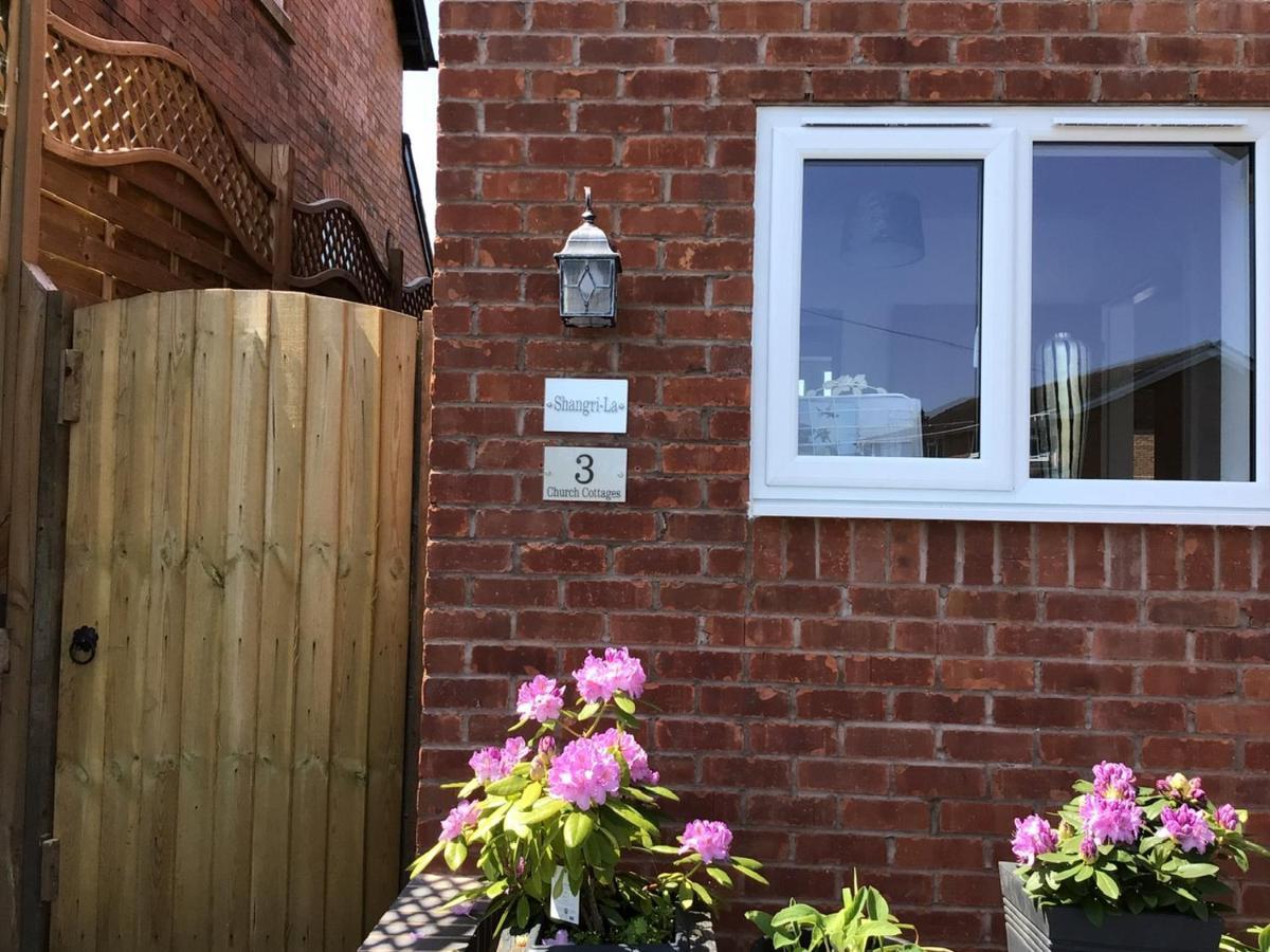 Luxurious 3 Bedroom House Now With Full Fibre Internet Shangri La In Village Of Alfrick With Driveway Parking For 3 Cars In An Area Of Outstanding Natural Beauty, Superb Walking,close To Worcester, Malvern Showground, Theatre, Malvern Hills, Dogs Wel