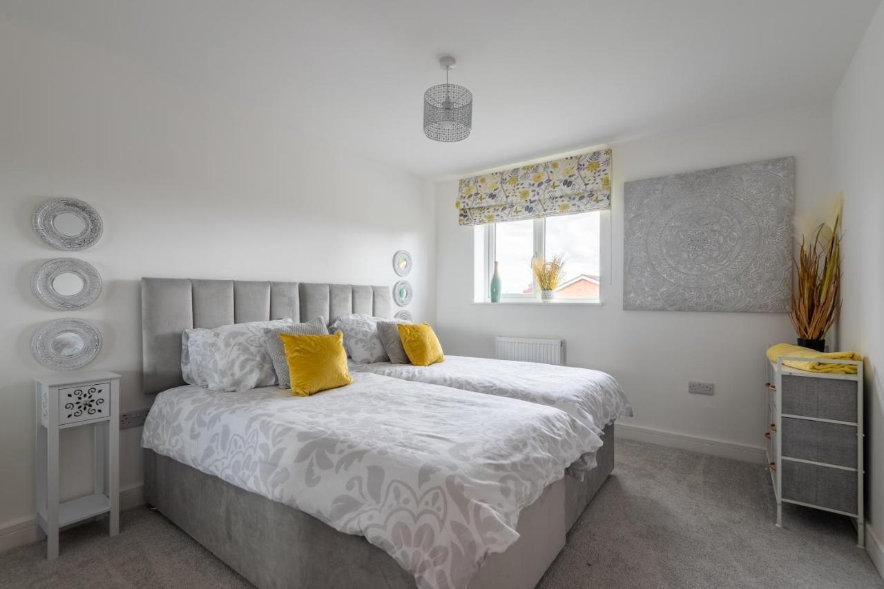 Villa Luxurious 3 Bedroom House Now With Full Fibre Internet Shangri La In Village Of Alfrick With Driveway Parking For 3 Cars In An Area Of Outstanding Natural Beauty, Superb Walking,close To Worcester, Malvern Showground, Theatre, Malvern Hills, Dogs Wel Worcester