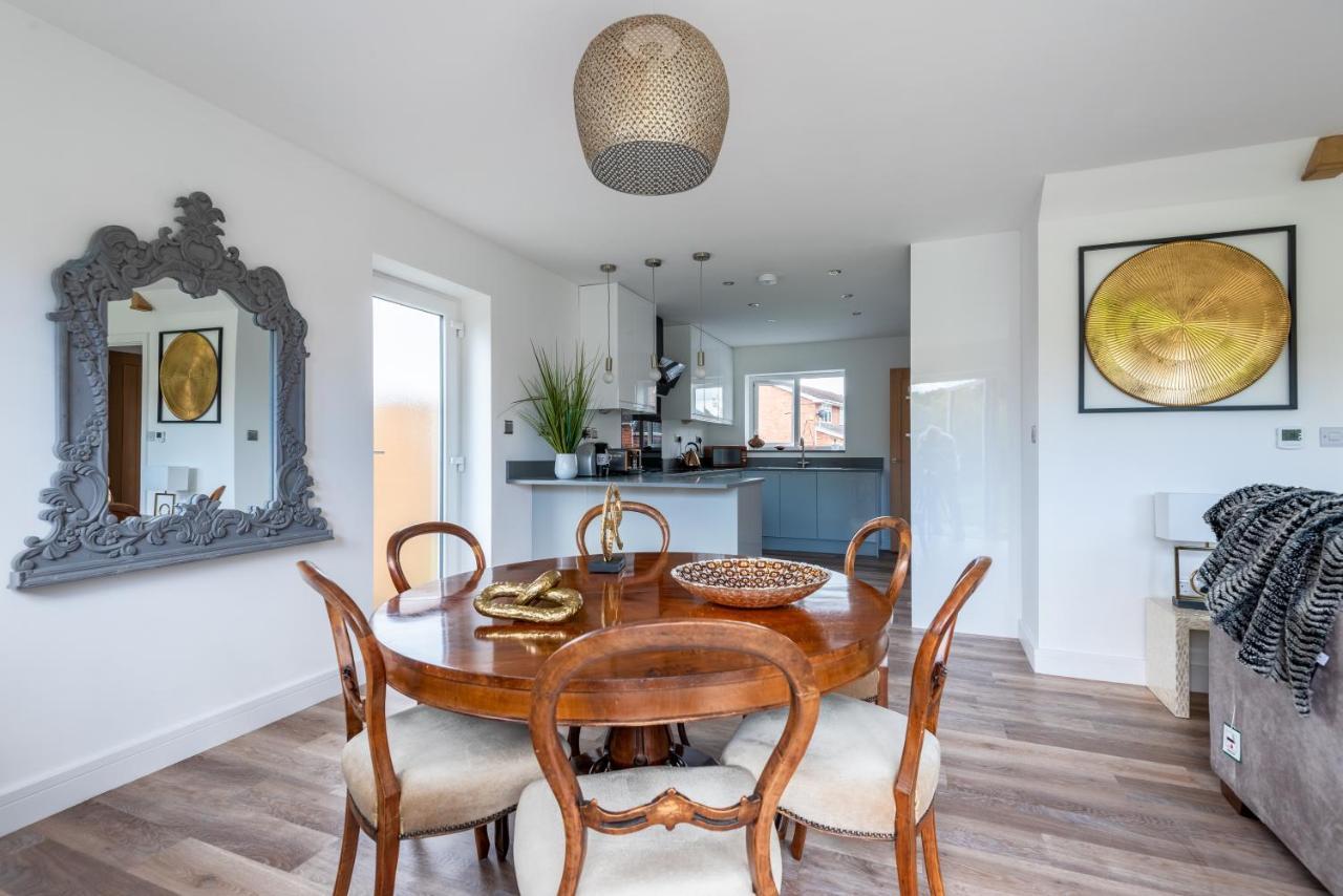 Luxurious 3 Bedroom House Now With Full Fibre Internet Shangri La In Village Of Alfrick With Driveway Parking For 3 Cars In An Area Of Outstanding Natural Beauty, Superb Walking,close To Worcester, Malvern Showground, Theatre, Malvern Hills, Dogs Wel * Worcester