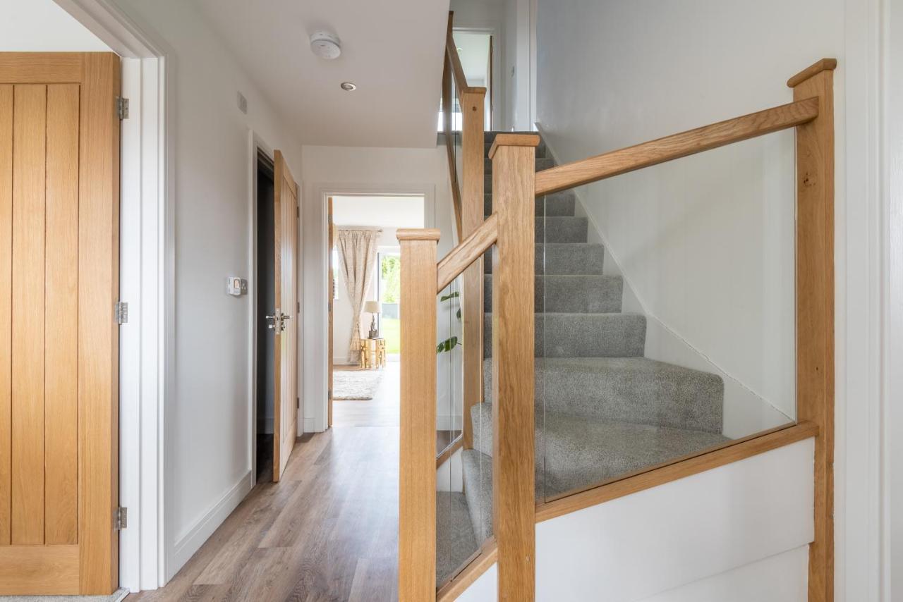 Luxurious 3 Bedroom House Now With Full Fibre Internet Shangri La In Village Of Alfrick With Driveway Parking For 3 Cars In An Area Of Outstanding Natural Beauty, Superb Walking,close To Worcester, Malvern Showground, Theatre, Malvern Hills, Dogs Wel *