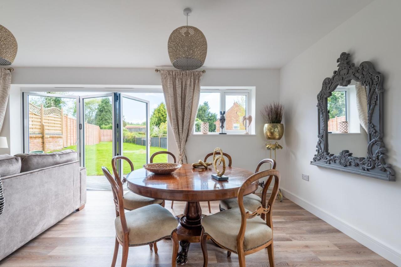 Villa Luxurious 3 Bedroom House Now With Full Fibre Internet Shangri La In Village Of Alfrick With Driveway Parking For 3 Cars In An Area Of Outstanding Natural Beauty, Superb Walking,close To Worcester, Malvern Showground, Theatre, Malvern Hills, Dogs Wel *