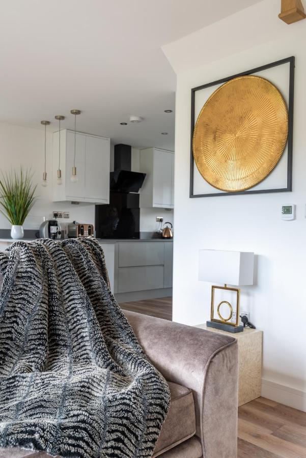 Villa Luxurious 3 Bedroom House Now With Full Fibre Internet Shangri La In Village Of Alfrick With Driveway Parking For 3 Cars In An Area Of Outstanding Natural Beauty, Superb Walking,close To Worcester, Malvern Showground, Theatre, Malvern Hills, Dogs Wel *