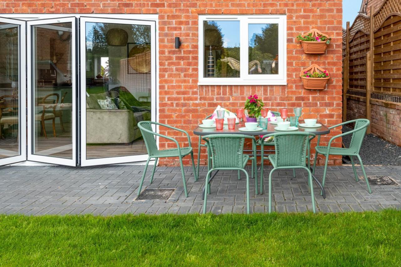 Luxurious 3 Bedroom House Now With Full Fibre Internet Shangri La In Village Of Alfrick With Driveway Parking For 3 Cars In An Area Of Outstanding Natural Beauty, Superb Walking,close To Worcester, Malvern Showground, Theatre, Malvern Hills, Dogs Wel Worcester