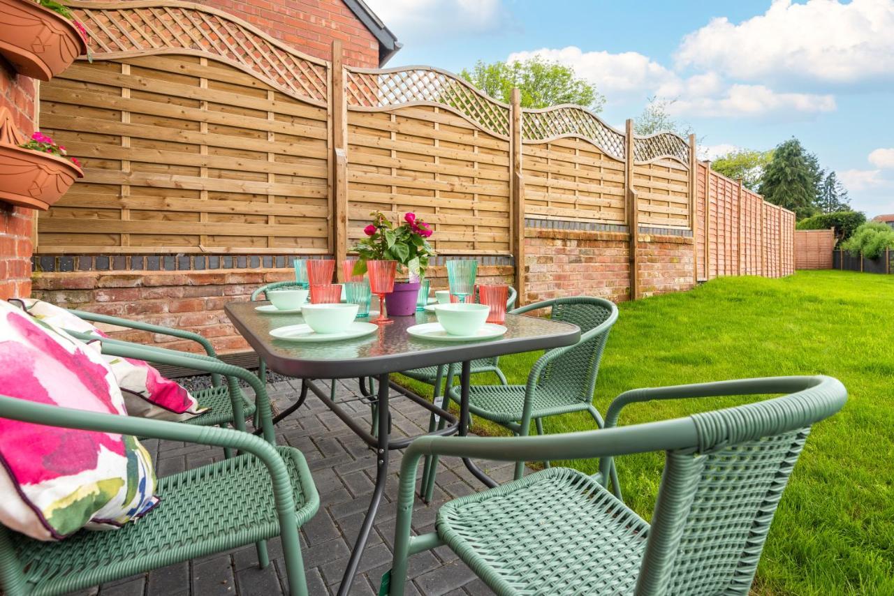 Luxurious 3 Bedroom House Now With Full Fibre Internet Shangri La In Village Of Alfrick With Driveway Parking For 3 Cars In An Area Of Outstanding Natural Beauty, Superb Walking,close To Worcester, Malvern Showground, Theatre, Malvern Hills, Dogs Wel Worcester