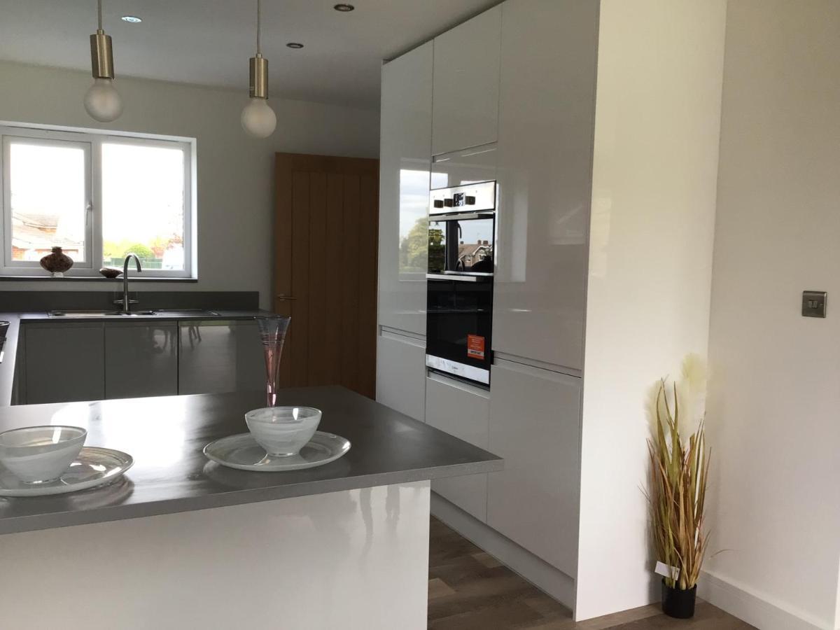 Shangri-la: Luxurious 3-bedroom Retreat In Alfrick's Natural Beauty Villa Worcester