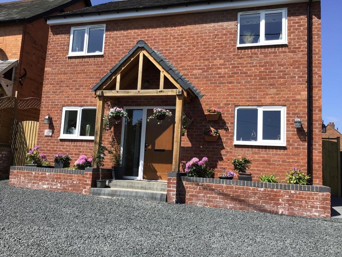 Shangri-la: Luxurious 3-bedroom Retreat In Alfrick's Natural Beauty Villa Worcester