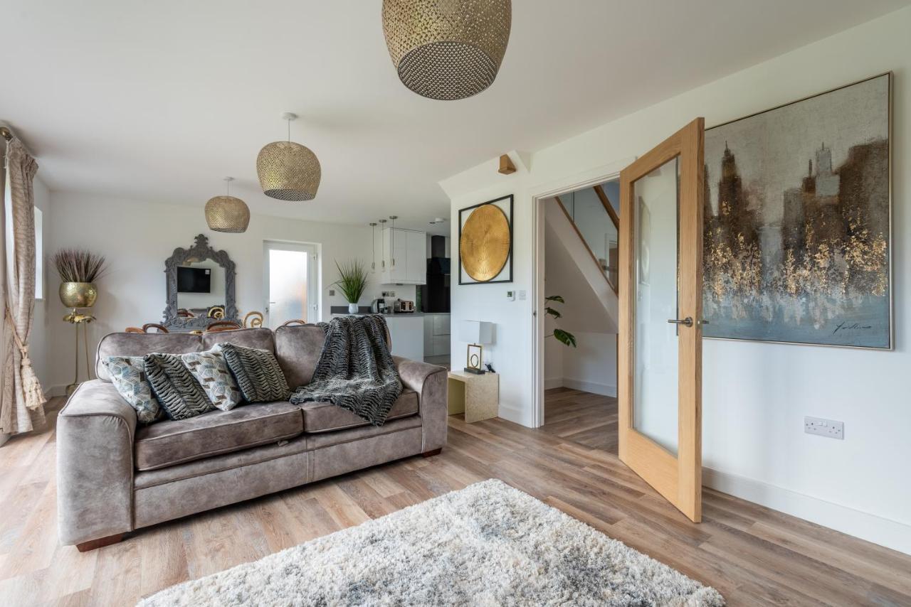 Villa Shangri-la: Luxurious 3-bedroom Retreat In Alfrick's Natural Beauty *